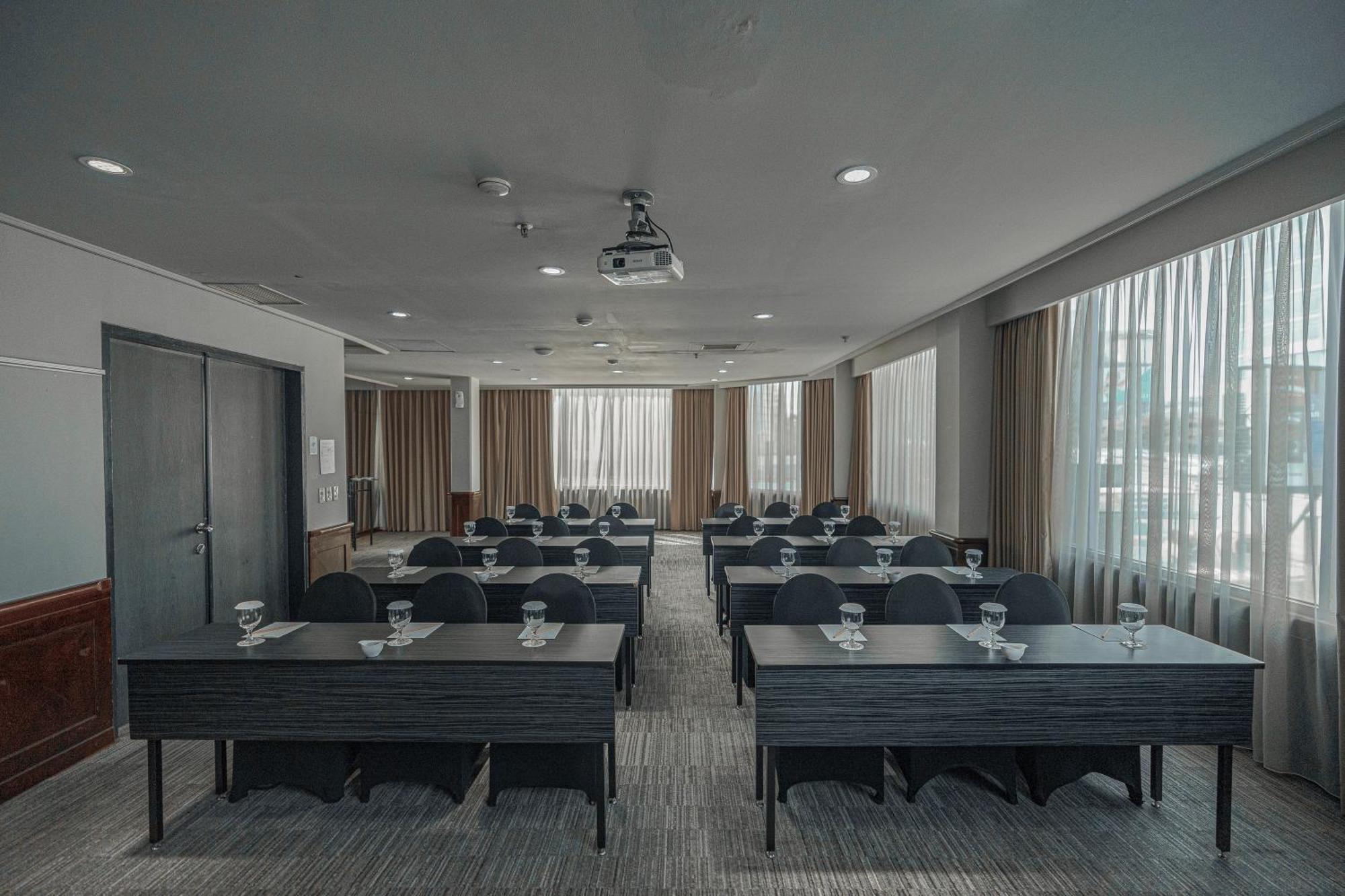 Hotel Kimaya Slipi By Harris