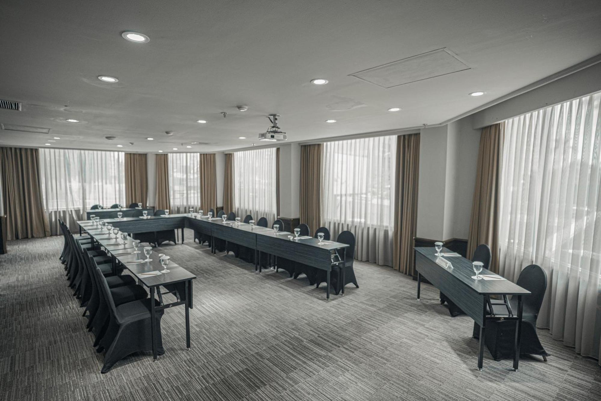 Hotel Kimaya Slipi By Harris 4*